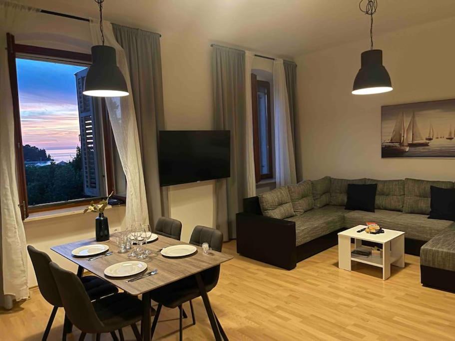 Elena Apartment Rovinj Bagian luar foto